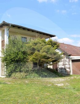 Platz für zwei Familien: Ruhig gelegenes Zweifamilienhaus nähe Bahnhof - Landau (Isar)