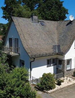 Stilvolles Wohnen auf parkähnlichem Grundstück und Ertrag aus Vermietung von Ferienimmobilien - Ortenberg (Hessen)