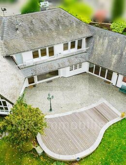 Repräsentative Villa mit weitläufigem Grundstück und vielseitigen Nutzungsmöglichkeiten! - Burscheid