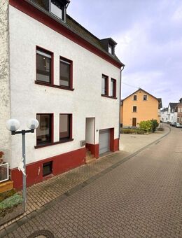 Fast fertig renoviert - großzügiges Einfamilienhaus in Heimbach-Weis - Neuwied