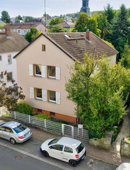 "Ansprechendes 2-Familien-Haus auf einem schönen Grundstück in ruhiger und zentraler Lage!" - Budenheim