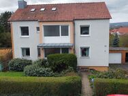 Schönes Zweifamilienhaus mit zwei Einliegerwohnungen, großem Garten und zwei Garagen in ruhiger Lage von Göttingen - Göttingen