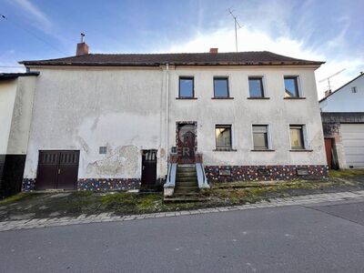 Losheim: sanierungsbedürftiges Bauernhaus in zentraler Lage