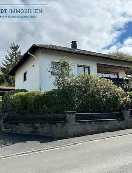 Freistehendes Einfamilienhaus mit Einliegerwohnung in schöner Waldrandwohnlage von Waldems-Esch - Waldems