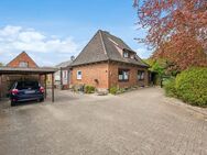 Zweifamilienhaus mit Charme und Potenzial auf großzügigem Grundstück in Alt Duvenstedt - Alt Duvenstedt