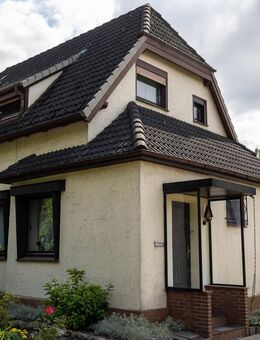 *** charmante DHH mit gepflegten GARTEN und GARAGE in grüner LAGE *** - Delmenhorst