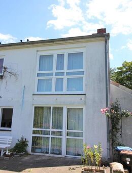 Woltmershausen: DHH mit 2 VERMIETETEN Wohnungen zum Kauf - Bremen