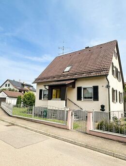 Ihr Traum vom Eigenheim: Charmantes Einfamilienhaus mit Garten & Garage - Bernstadt