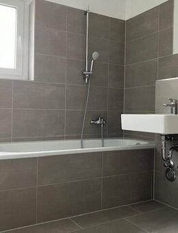 ++ Erstbezug nach Modernisierung + 4 Zimmer + EBK + Wannenbad + Gäste-WC + großzügiger Balkon ++ - Wentorf (Hamburg)