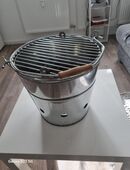 Perfekter Grill Eimer jetzt zur Angrillzeit ideal, auch zum Strand hin Ideal in 22880