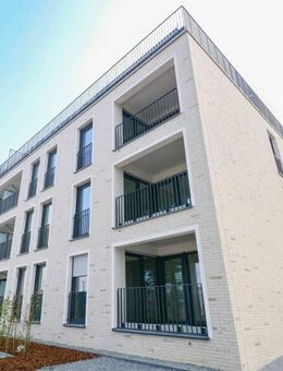 Sonnenlicht, Stil & offene Küche: Großzügige Etagenwohnung mit Loggia als private Oase - Düsseldorf