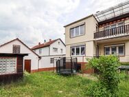 Sanierungsbedürftiges Zweifamilienhaus mit Garten und Garage - in begehrter Wohnlage! - Herrenberg