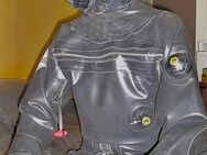 Suche Taucher in HeavyRubber für den Spass in Vollgummi - Filderstadt