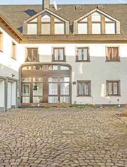 Aparte Erdgeschosswohnung mit Garten, Carport und Garage - Ochtendung