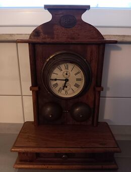 Antike Reproduktion Uhr mit Mechaniklaufwerk - Köln