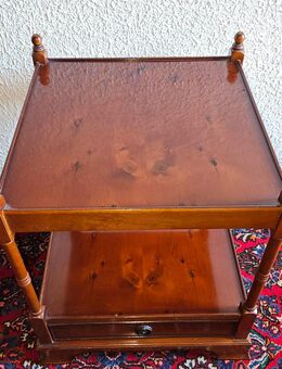 Original Stilmöbel! Tischchen mit Schublade Beistelltisch massiv Eibe Couch Tisch Rosjohn - Sundern (Sauerland) Zentrum