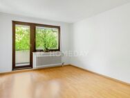 Genießen Sie den Ausblick! 2-Zimmer-Wohnung mit Loggia und EBK in ruhiger Lage von Bielefeld - Bielefeld