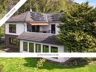 Großzügiges Zuhause mit Einliegerwohnung, Doppelgarage & Traumgarten in Welle - Welle