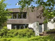 Großzügiges Familienhaus mit Einliegerwohnung (inkl. ehem. Arztpraxis) in perfekter Lage Architektonisch authentische Seltenheit - Tarp