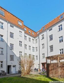 Quiet 2.5-room flat with balcony and fitted kitchen - Berlin