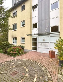 Charmante 3 Raum Wohnung mit grossem Sonnenbalkon + Pkw Aussenstellplatz - Mülheim (Ruhr)