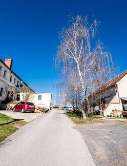Mehrfamilienhaus in ruhiger, sonniger Ortslage - Mittelherwigsdorf