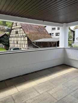 Aidlingen: 2-ZW mit großen Balkon in zentralster Lage - Aidlingen