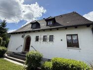 Charmantes älteres Haus im Landhausstil mit ca. 950 m² Grund, sucht Handwerker mit Familie - Höchstadt (Aisch)