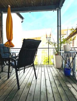 Hochwertige 3 Zimmer Wohnung im sanierten Baudenkmal, großes Bad, Parkettboden und Balkon zentral in Fürth. - Fürth