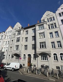Exklusiv und hochwertig! Denkmalgeschützte 5-Zimmer-Altbauwohnung mit Balkon in Hannover-List - Hannover