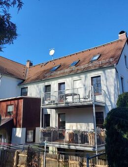Kaptalanlage in ruhiger Nebenstraße, 8 Mietparteien, Stellplätze, Gärten und Balkone - Oberlungwitz