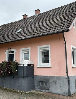 Zweifamilienwohnhaus mit Nebengebäude in Friesenheim - Friesenheim (Baden-Württemberg)