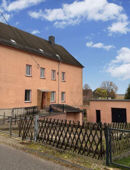 Freistehendes Haus mit Garagen, Einfahrt und Garten in Waldheim - Waldheim
