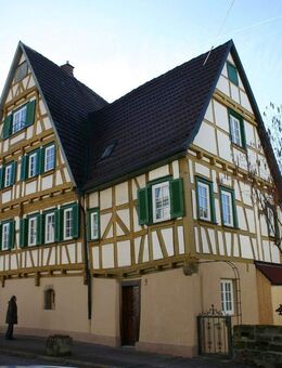 Charmantes Wohnen: 3,5-Zimmer Wohnung mit angeschlossenen Arbeitsräumen - Stuttgart