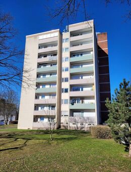 FREI AB 01.08.2025!!! Gut geschnittene 4- Zimmerwohnung mit Balkon und Fahrstuhl in Bad Hersfeld - Bad Hersfeld
