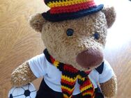 Fußball-Teddy mit Fan-Schal und Mütze, Nationalmannschaft - Königswinter