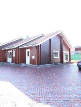 Topgepflegtes, schickes Holzwohnhaus mit Carport-/Gerätegebäude in ruhiger Sackgassenlage - Molbergen