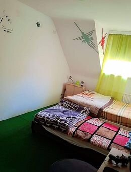Schöne 3-Zimmer- DG-Wohnung im Dreikönigenviertel ohne Balkon - Neuss