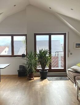 "Super Preisleistungsverhältnis - Helle 4,5-Zi.-DG-Wohnung mit Balkon in Wolfschlugen" - Wolfschlugen