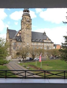 Großzügige und schöne 4-Zimmer-Altbauwohnung mit Loggia und traumhaften Blick aufs Rathaus - Wittenberge