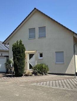 Schönes Einfamilienwohnhaus mit Garten und Doppelgarage in Nonnenweier - Schwanau