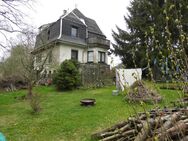 Teilsanierte repräsentative Villa (1-2-Familienhaus) mit idyllischem Gartengrundstück mit Garage und Stellplätzen in ... - Reichenbach (Vogtland)