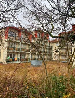 Voll möblierte 2-Zimmer-Wohnung mit Balkon zum Innenhof und TG-Stellplatz in zweistöckiger Wohnanlage von Erlangen-Bruck - Erlangen