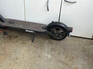 Hilfe beim Reifenwechsel e-Scooter - Berlin
