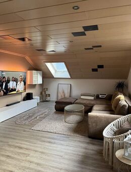 Aidlingen: Top gepflegte 3-Zimmer-DG Wohnung - Aidlingen