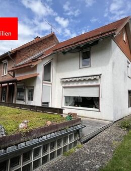 Zweifamilienhaus (zwei Doppelhaushälften) in zentraler Lage - Felsberg