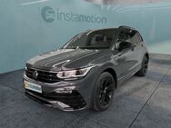 VW Tiguan, R-LINE BLACK eHKL 19, Jahr 2024 - München