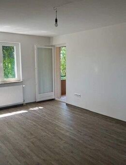 Für Ihre Familie: geräumige 3-Zimmer-Wohnung mit Balkon, frisch saniert - Lauenburg (Elbe)