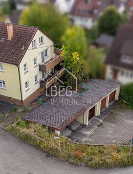 Großzügiges Zweifamilienhaus mit Garten, Garagen und viel Gestaltungspotenzial - Waiblingen