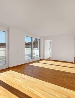 Erstbezug: Dachgeschoss-Wohnung mit lichterfülltem Ambiente und Dachterrasse - München